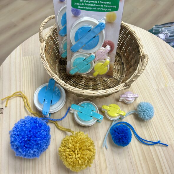 Clover Pom-Pom Makers
